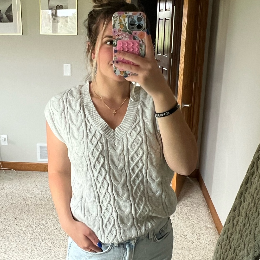 Sweater vest